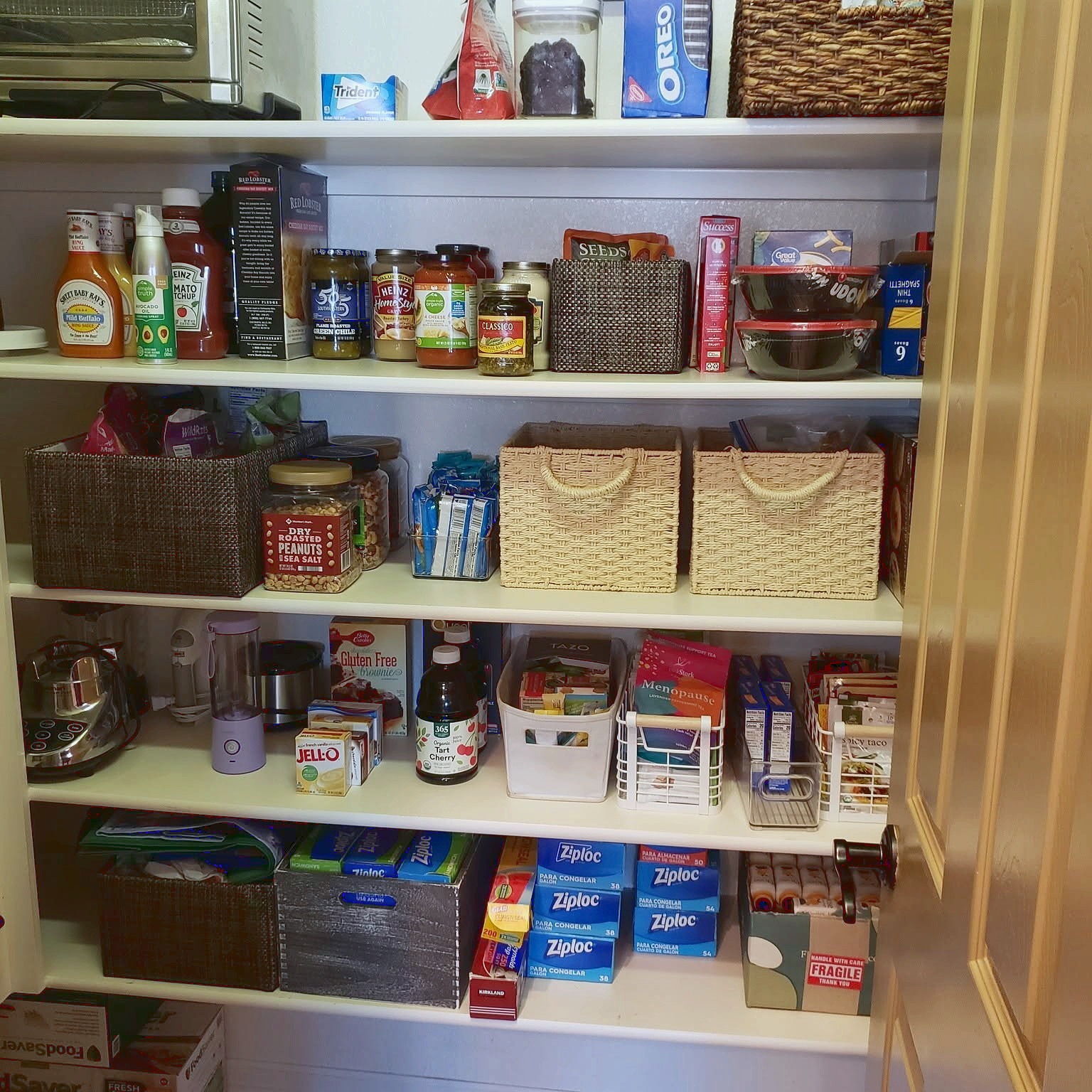 Basket pantry system